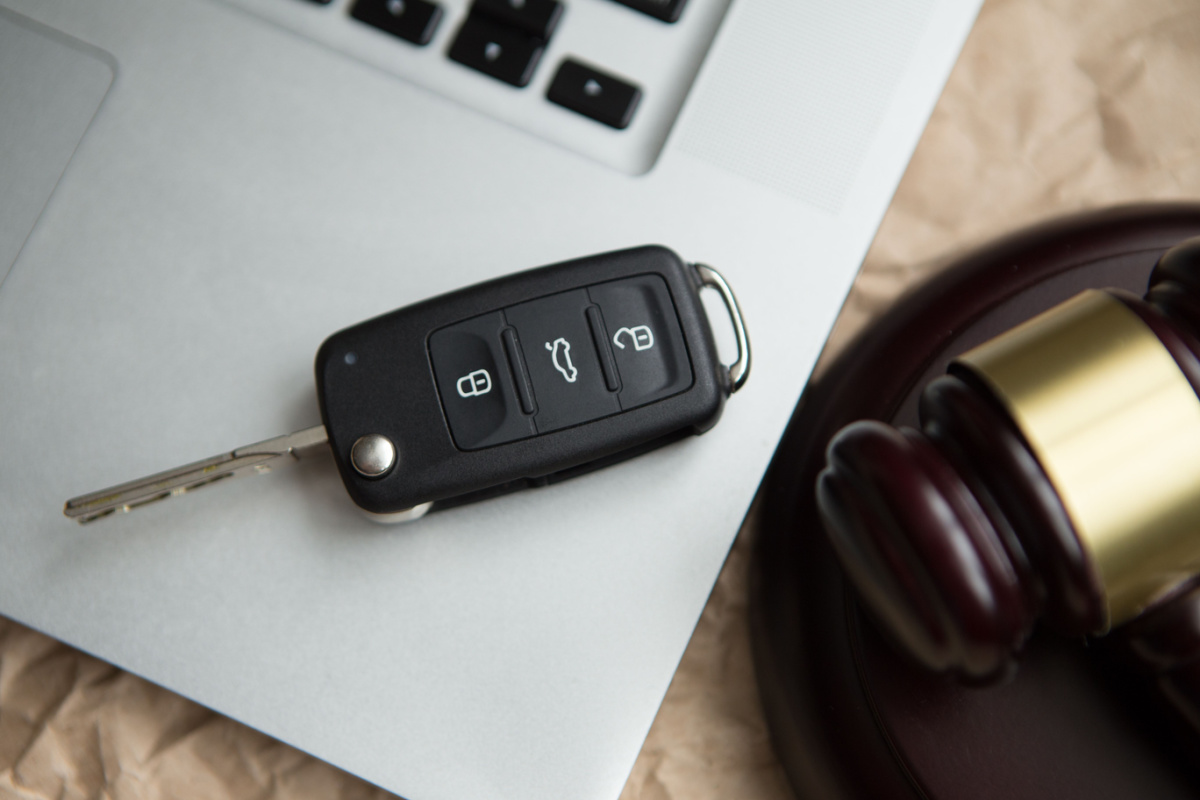 Pros and Cons of Hiring a Lawyer for Car Accident Case in New Orleans